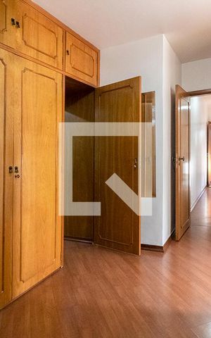 Casa para alugar com 470m², 3 quartos e 4 vagas Casa para alugar com 470m², 3 quartos e 4 vagasCloset Suíte
