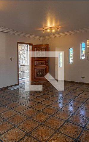 Casa para alugar com 470m², 3 quartos e 4 vagas Casa para alugar com 470m², 3 quartos e 4 vagasSala