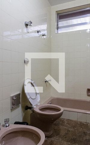 Casa para alugar com 470m², 3 quartos e 4 vagas Casa para alugar com 470m², 3 quartos e 4 vagasBanheiro Suíte