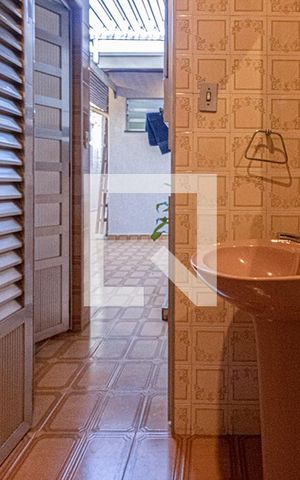 Casa para alugar com 470m², 3 quartos e 4 vagas Casa para alugar com 470m², 3 quartos e 4 vagasBanheiro de Serviço