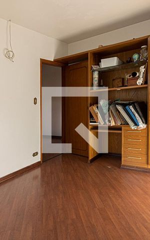 Casa para alugar com 470m², 3 quartos e 4 vagas Casa para alugar com 470m², 3 quartos e 4 vagasQuarto
