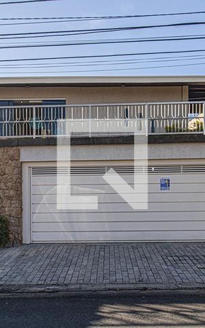Casa para alugar com 470m², 3 quartos e 4 vagas Casa para alugar com 470m², 3 quartos e 4 vagasfachada