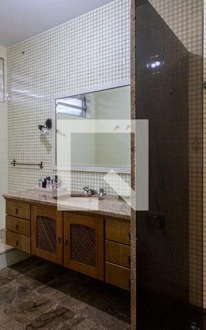 Casa para alugar com 470m², 3 quartos e 4 vagas Casa para alugar com 470m², 3 quartos e 4 vagasBanheiro Suíte
