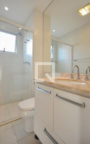 Apartamento à venda com 200m², 3 quartos e 3 vagas Apartamento à venda com 200m², 3 quartos e 3 vagasBanheiro Suíte 1