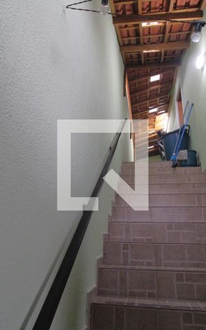 Casa à venda com 125m², 3 quartos e 2 vagasEscada fundos da casa