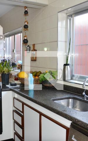Casa à venda com 200m², 3 quartos e 2 vagas Casa à venda com 200m², 3 quartos e 2 vagasCozinha