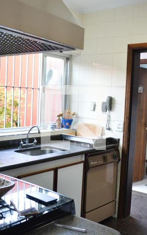Casa à venda com 200m², 3 quartos e 2 vagas Casa à venda com 200m², 3 quartos e 2 vagasCozinha