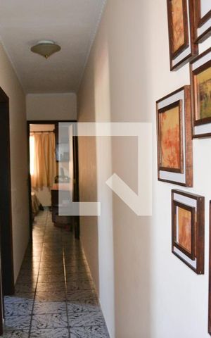 Casa à venda com 200m², 3 quartos e 2 vagas Casa à venda com 200m², 3 quartos e 2 vagasCorredor