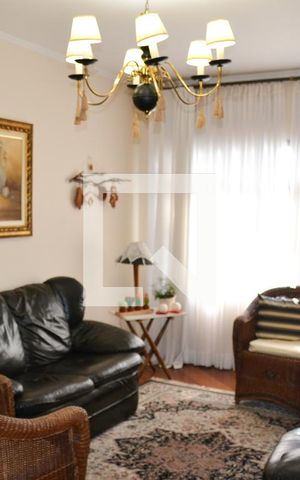 Casa à venda com 200m², 3 quartos e 2 vagas Casa à venda com 200m², 3 quartos e 2 vagasSala