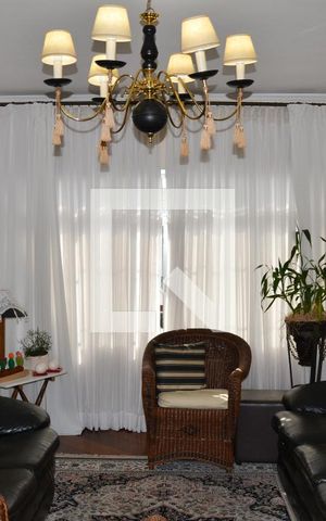 Casa à venda com 200m², 3 quartos e 2 vagas Casa à venda com 200m², 3 quartos e 2 vagasSala