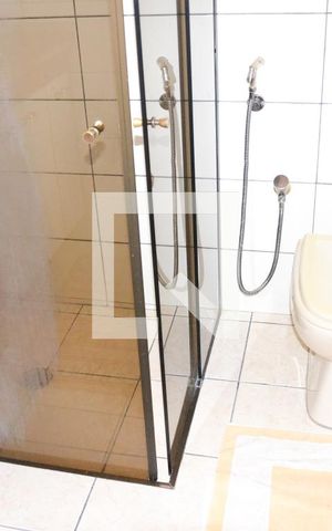Casa à venda com 200m², 3 quartos e 2 vagas Casa à venda com 200m², 3 quartos e 2 vagasBanheiro