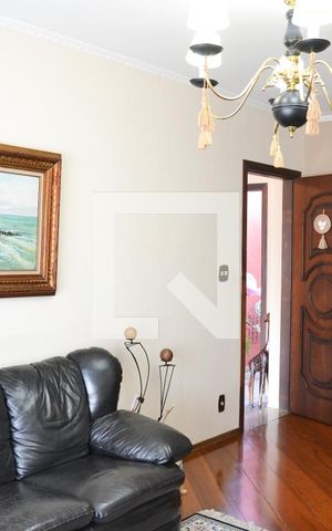 Casa à venda com 200m², 3 quartos e 2 vagas Casa à venda com 200m², 3 quartos e 2 vagasSala