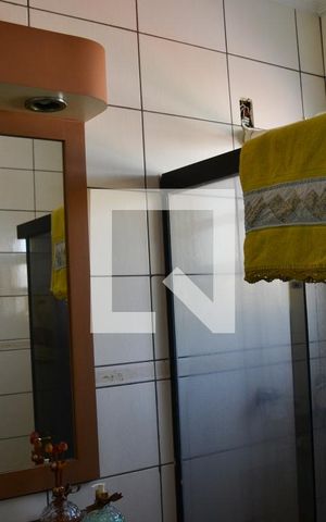 Casa à venda com 200m², 3 quartos e 2 vagas Casa à venda com 200m², 3 quartos e 2 vagasBanheiro