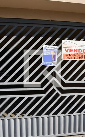 Casa à venda com 200m², 3 quartos e 2 vagas Casa à venda com 200m², 3 quartos e 2 vagasFachada