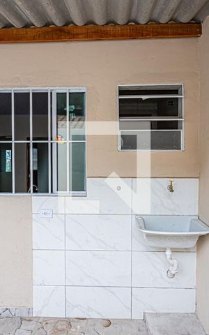 Casa para alugar com 56m², 2 quartos e sem vaga Casa para alugar com 56m², 2 quartos e sem vagaÁrea de Serviço e quintal