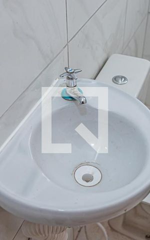 Casa para alugar com 56m², 2 quartos e sem vaga Casa para alugar com 56m², 2 quartos e sem vagaBanheiro
