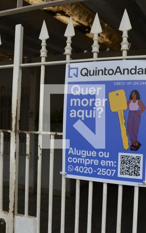 Casa à venda com 200m², 2 quartos e 2 vagas Casa à venda com 200m², 2 quartos e 2 vagasFachada