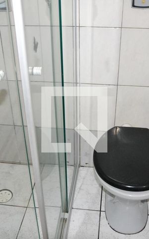 Casa à venda com 200m², 2 quartos e 2 vagas Casa à venda com 200m², 2 quartos e 2 vagasBanheiro
