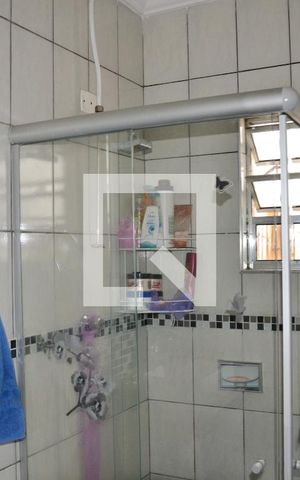 Casa à venda com 200m², 2 quartos e 2 vagas Casa à venda com 200m², 2 quartos e 2 vagasBanheiro