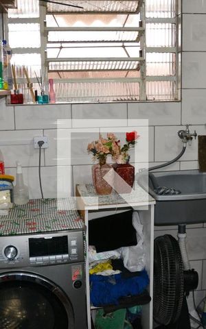 Casa à venda com 200m², 2 quartos e 2 vagas Casa à venda com 200m², 2 quartos e 2 vagasÁrea de Serviço