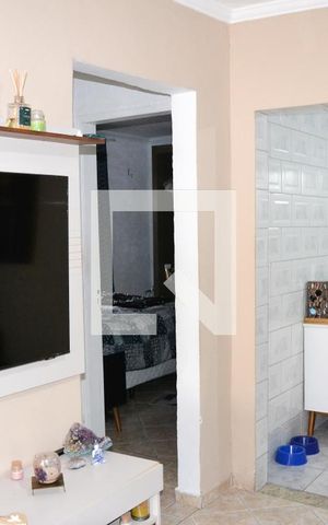 Casa à venda com 200m², 2 quartos e 2 vagas Casa à venda com 200m², 2 quartos e 2 vagasSala