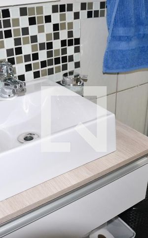 Casa à venda com 200m², 2 quartos e 2 vagas Casa à venda com 200m², 2 quartos e 2 vagasBanheiro