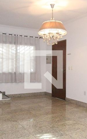 Casa para alugar com 141m², 3 quartos e 2 vagas Casa para alugar com 141m², 3 quartos e 2 vagasSala
