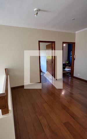 Casa para alugar com 320m², 5 quartos e 3 vagas Casa para alugar com 320m², 5 quartos e 3 vagasHall do segundo andar