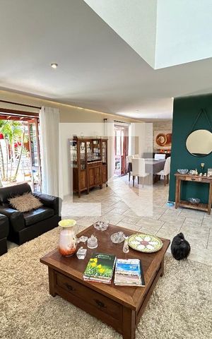 Casa para alugar com 320m², 5 quartos e 3 vagas Casa para alugar com 320m², 5 quartos e 3 vagasSala
