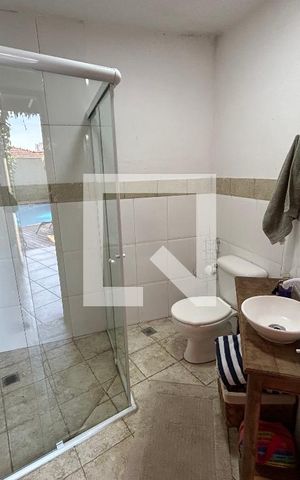Casa para alugar com 320m², 5 quartos e 3 vagas Casa para alugar com 320m², 5 quartos e 3 vagasBanheiro da area comum