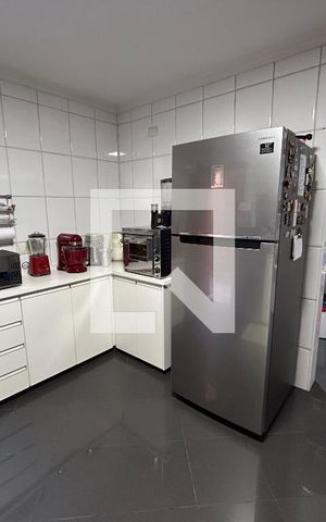 Casa para alugar com 320m², 5 quartos e 3 vagas Casa para alugar com 320m², 5 quartos e 3 vagasCozinha