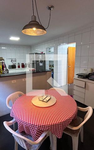 Casa para alugar com 320m², 5 quartos e 3 vagas Casa para alugar com 320m², 5 quartos e 3 vagasCozinha
