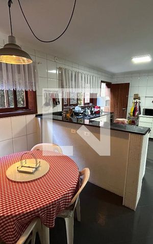 Casa para alugar com 320m², 5 quartos e 3 vagas Casa para alugar com 320m², 5 quartos e 3 vagasCozinha