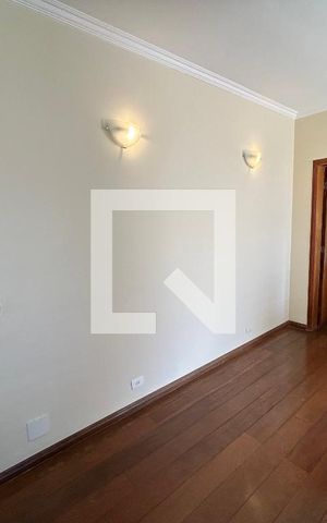 Casa para alugar com 320m², 5 quartos e 3 vagas Casa para alugar com 320m², 5 quartos e 3 vagasHall segundo andar