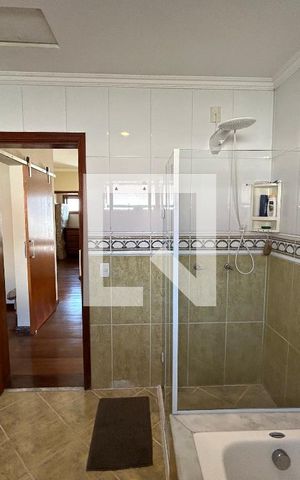 Casa para alugar com 320m², 5 quartos e 3 vagas Casa para alugar com 320m², 5 quartos e 3 vagasBanheiro 1