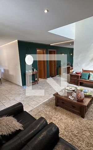 Casa para alugar com 320m², 5 quartos e 3 vagas Casa para alugar com 320m², 5 quartos e 3 vagasSala