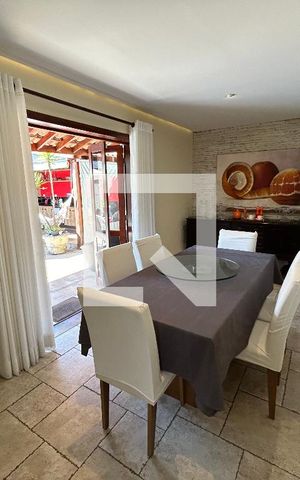 Casa para alugar com 320m², 5 quartos e 3 vagas Casa para alugar com 320m², 5 quartos e 3 vagasSala de Jantar