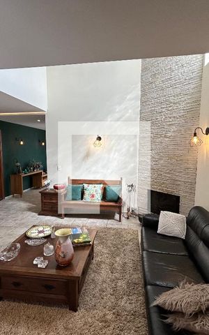 Casa para alugar com 320m², 5 quartos e 3 vagas Casa para alugar com 320m², 5 quartos e 3 vagasSala