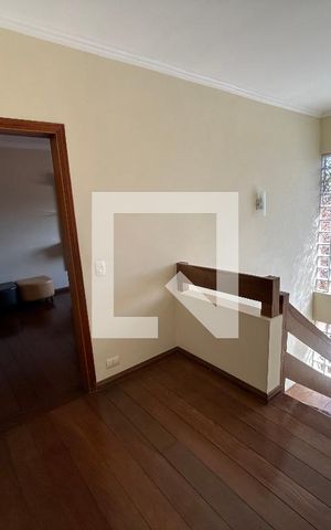 Casa para alugar com 320m², 5 quartos e 3 vagas Casa para alugar com 320m², 5 quartos e 3 vagasSegundo andar