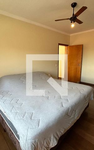Casa para alugar com 320m², 5 quartos e 3 vagas Casa para alugar com 320m², 5 quartos e 3 vagasSuite 2
