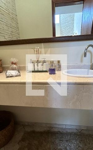 Casa para alugar com 320m², 5 quartos e 3 vagas Casa para alugar com 320m², 5 quartos e 3 vagasLavabo