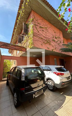 Casa para alugar com 320m², 5 quartos e 3 vagas Casa para alugar com 320m², 5 quartos e 3 vagasGaragem