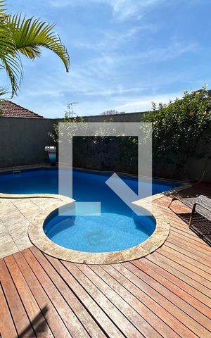 Casa para alugar com 320m², 5 quartos e 3 vagas Casa para alugar com 320m², 5 quartos e 3 vagasPiscina