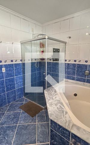Casa para alugar com 320m², 5 quartos e 3 vagas Casa para alugar com 320m², 5 quartos e 3 vagasBanheiro da Suíte 2