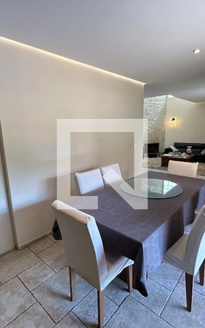 Casa para alugar com 320m², 5 quartos e 3 vagas Casa para alugar com 320m², 5 quartos e 3 vagasSala de Jantar