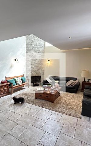 Casa para alugar com 320m², 5 quartos e 3 vagas Casa para alugar com 320m², 5 quartos e 3 vagasSala