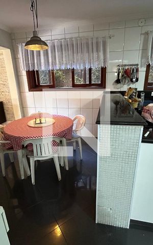 Casa para alugar com 320m², 5 quartos e 3 vagas Casa para alugar com 320m², 5 quartos e 3 vagasCozinha