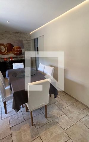 Casa para alugar com 320m², 5 quartos e 3 vagas Casa para alugar com 320m², 5 quartos e 3 vagasSala de Jantar