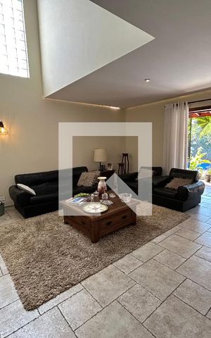 Casa para alugar com 320m², 5 quartos e 3 vagas Casa para alugar com 320m², 5 quartos e 3 vagasSala