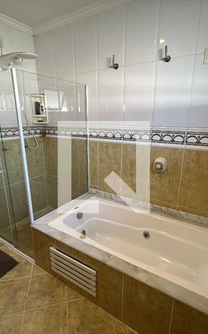 Casa para alugar com 320m², 5 quartos e 3 vagas Casa para alugar com 320m², 5 quartos e 3 vagasBanheiro 1